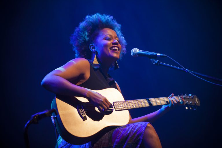 Read more about the article Sara TAVARES